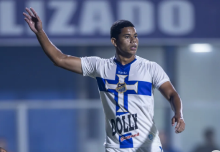 imagem da materia: Matheus Jajá comemora primeiro gol em estreia no Água Santa