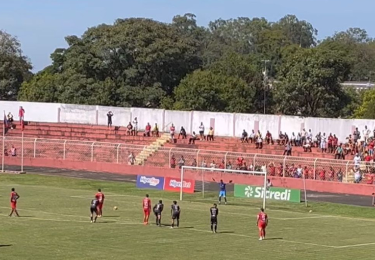 imagem da materia: Batatais vence Independente e lidera Grupo 2