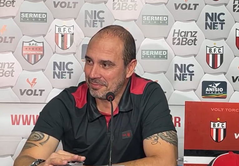 imagem da materia: Allan Aal valoriza entrega do Botafogo e vê vitória justa