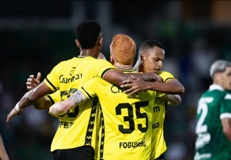 imagem da materia: Em noite chuvosa, São Bernardo vence Guarani na Série C