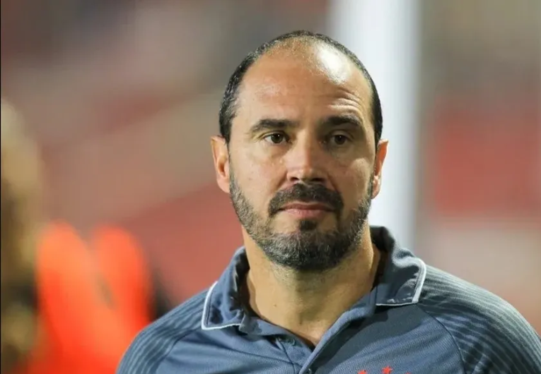imagem da materia: Botafogo avança em negociações com o técnico Allan Aal