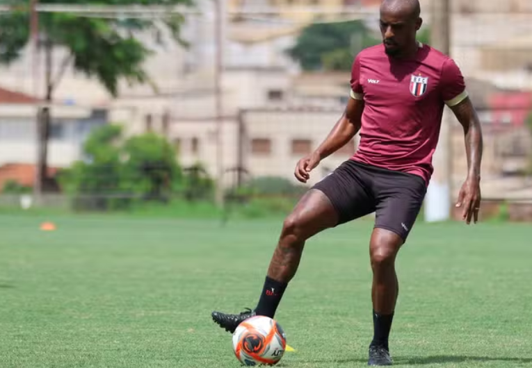 imagem da materia: Jeferson celebra goleada do Botafogo-SP sobre o Athletico-PR