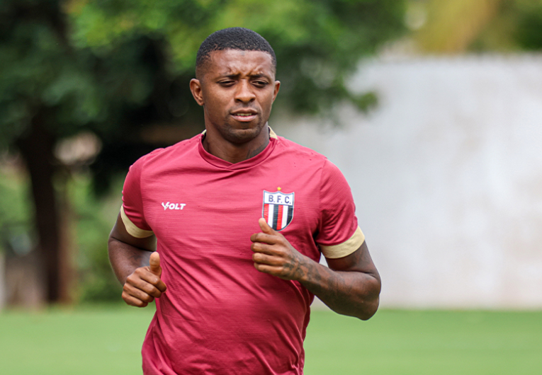 imagem da materia: Jonathan Cafu critica calendário e projeta clássico