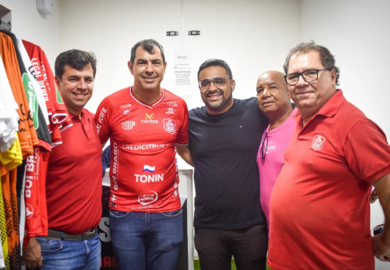 imagem da materia: Fábio Carille marca presença em evento da base do Bebedouro