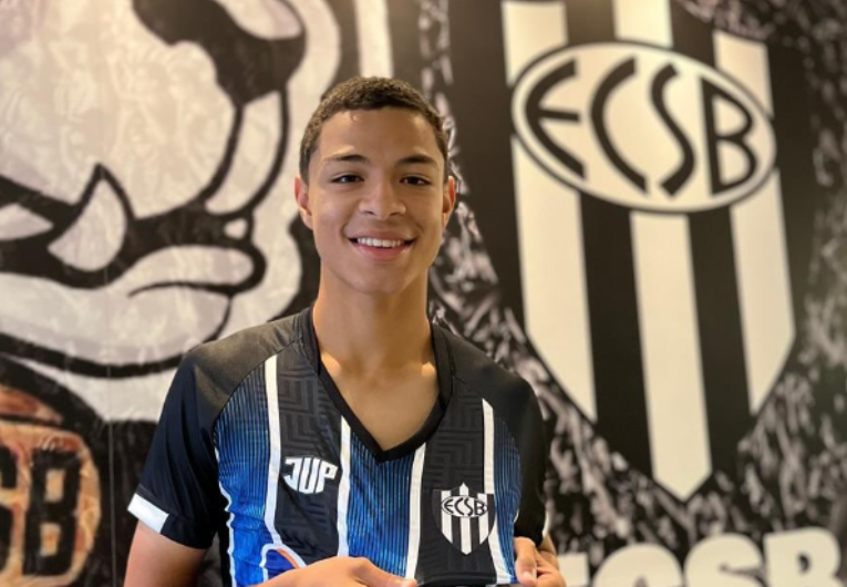 imagem da materia: Marcus Vinicius assina primeiro contrato profissional com EC São Bernardo