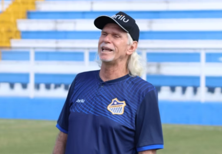 imagem da materia: Sérgio Guedes cobra mais foco do Água Santa