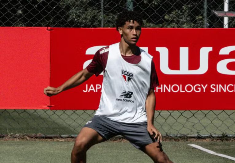 imagem da materia: São Paulo negocia promessa com clube francês