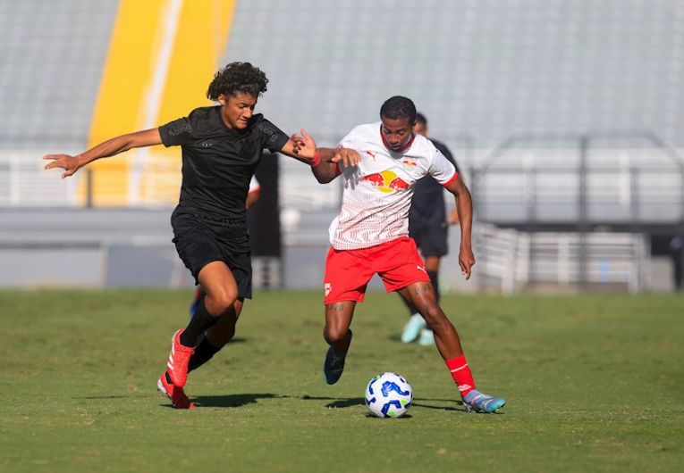 imagem da materia: Bragantino e Corinthians empatam pelo Brasileiro Sub-17