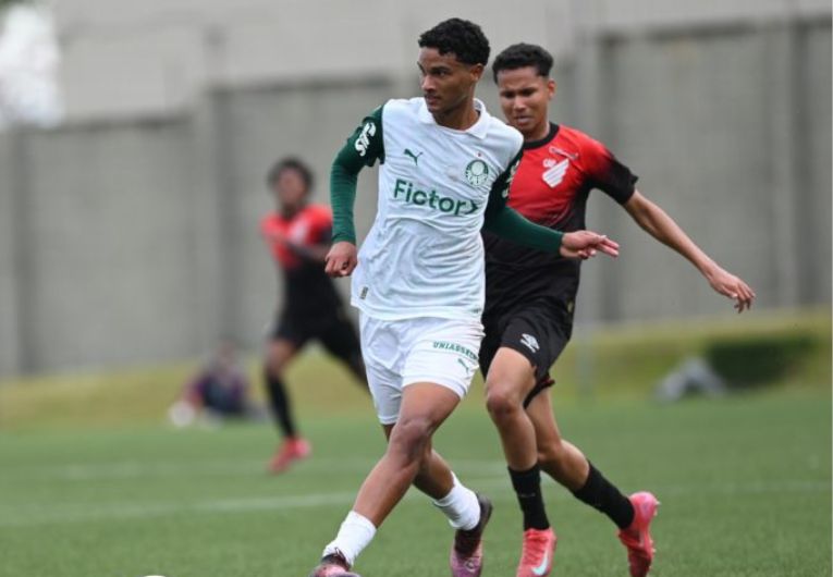imagem da materia: Palmeiras empata com Athletico-PR pelo Brasileiro Sub-17