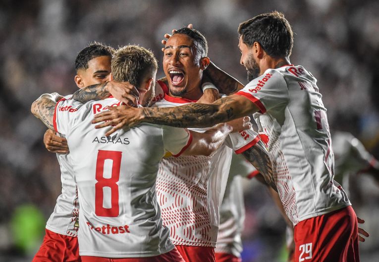 imagem da materia: Bragantino mira liderança do Brasileirão