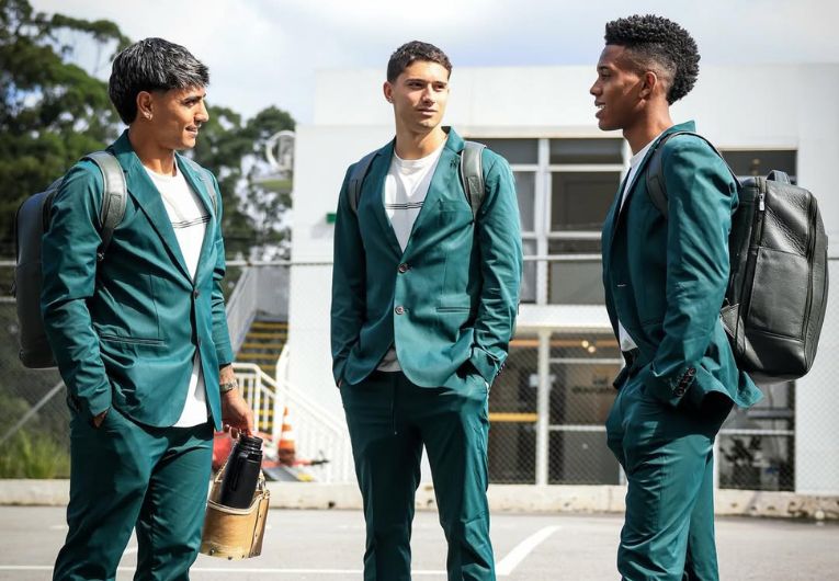 imagem da materia: Convocados embarcam rumo aos Estados Unidos