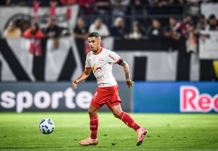 imagem da materia: Bragantino encara o Bahia de olho na liderança do Brasileiro