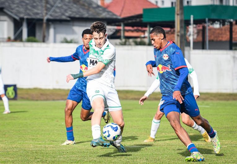 imagem da materia: Bragantino empata com o Juventude pelo Brasileiro Sub-17