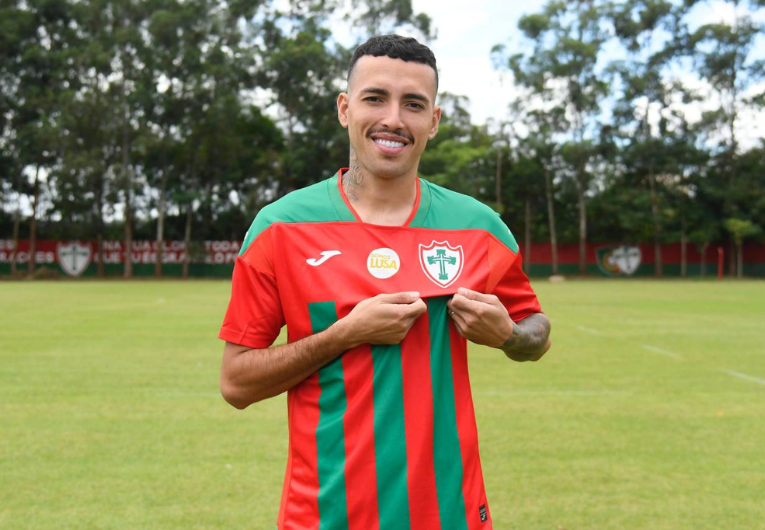 imagem da materia: De Paula pega dois jogos de suspensão no STJD