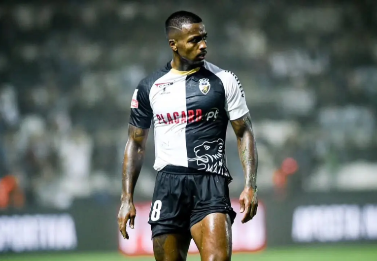 imagem da materia: Corinthians sonda lateral-direito do futebol português
