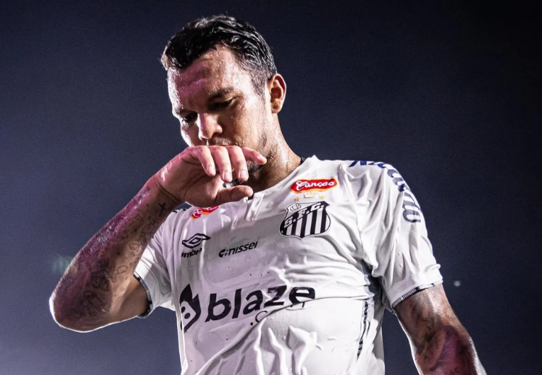 imagem da materia: Santos decide romper contrato com Veron