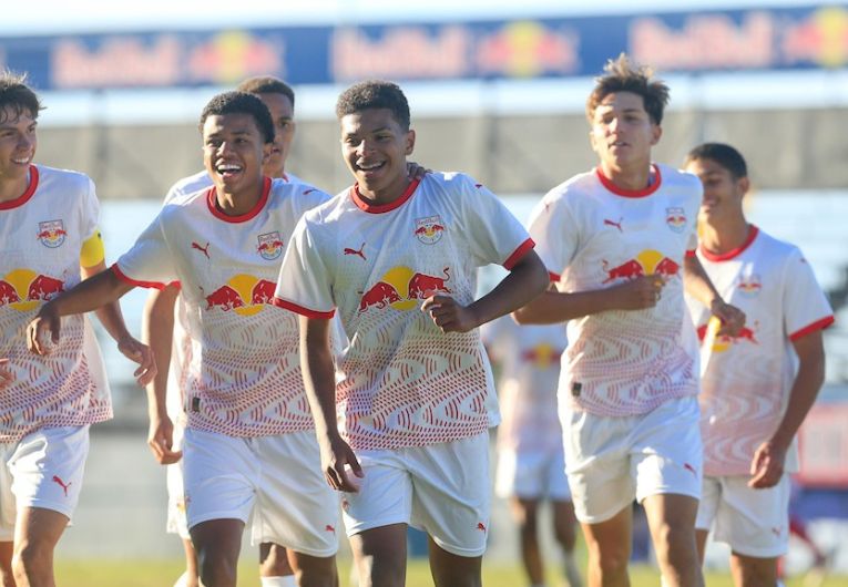 imagem da materia: Bragantino vence Internacional pelo Brasileiro Sub-17