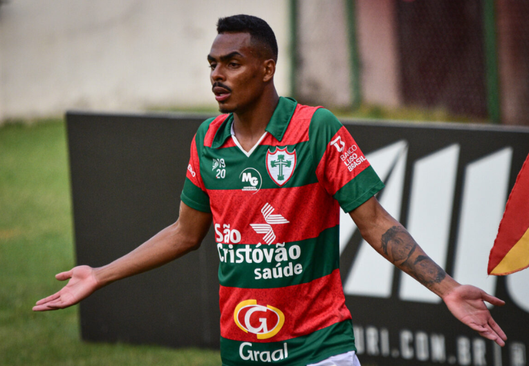 imagem da materia: Ex-volante da Portuguesa é contratado pelo Grêmio