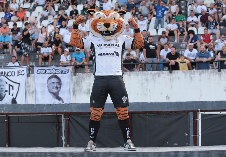 imagem da materia: Mascote do Rio Branco arruma confusão contra São Bento