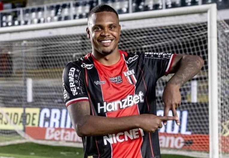 imagem da materia: Atacante do Botafogo-SP acusa volante do Cuiabá de racismo