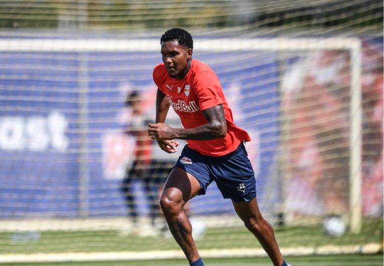 imagem da materia: Bragantino confirma fim do empréstimo de Douglas Mendes