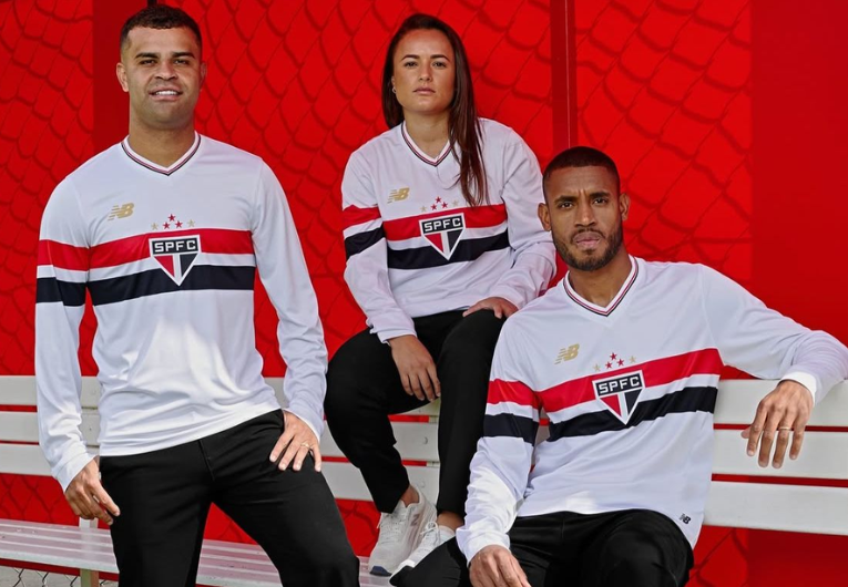 imagem da materia: São Paulo lança camisas em tributo a 2005