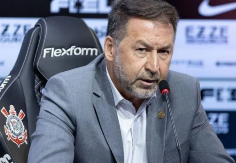 imagem da materia: Corinthians investiga 400 contratações na gestão Augusto