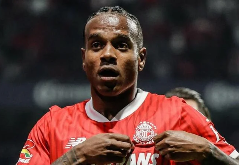 imagem da materia: São Paulo e Corinthians estão de olho em Helinho