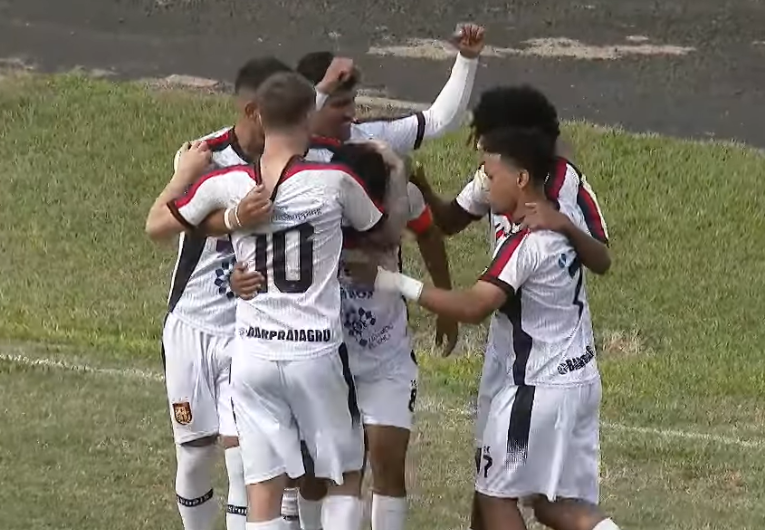 imagem da materia: Batatais empata com Flamengo em jogo com poucas chances