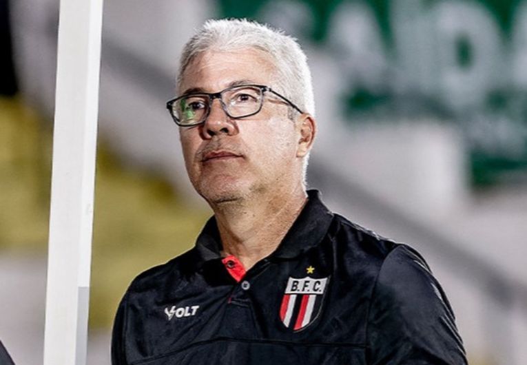 imagem da materia: Botafogo-SP anuncia saída do treinador sub-20