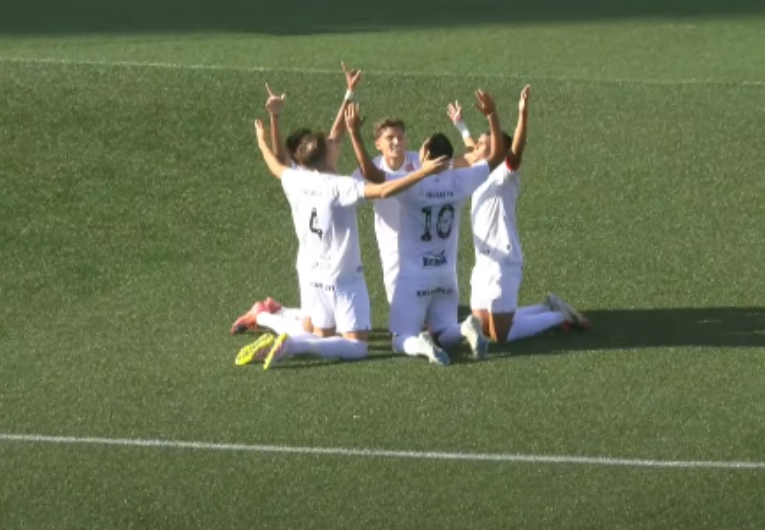imagem da materia: Santos goleia e se aproxima de G8 no Brasileiro Sub-20