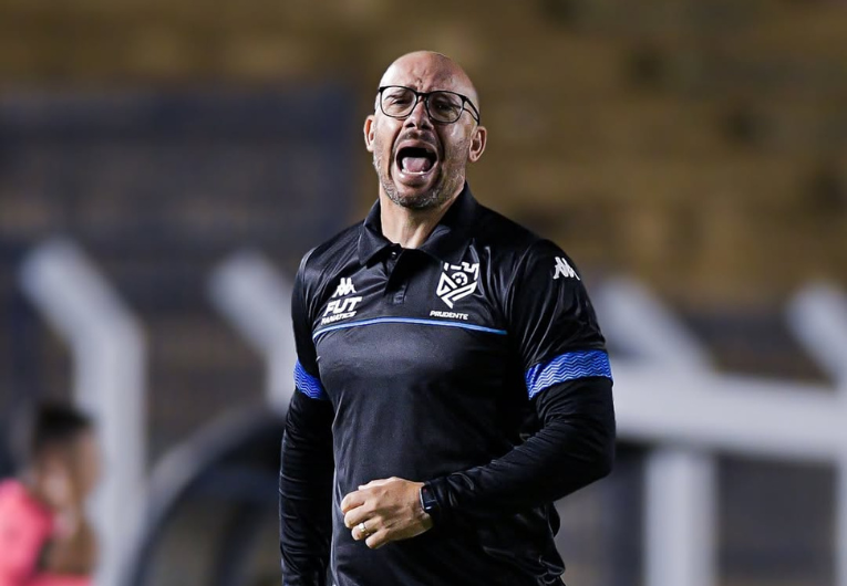 imagem da materia: Rogério Corrêa destaca importância de vitória na estreia