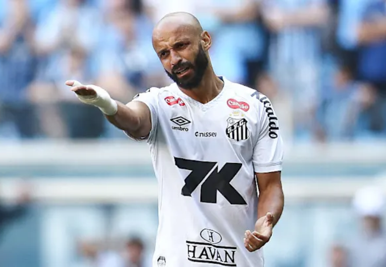 imagem da materia: Thaciano pode deixar Santos para time da Série B
