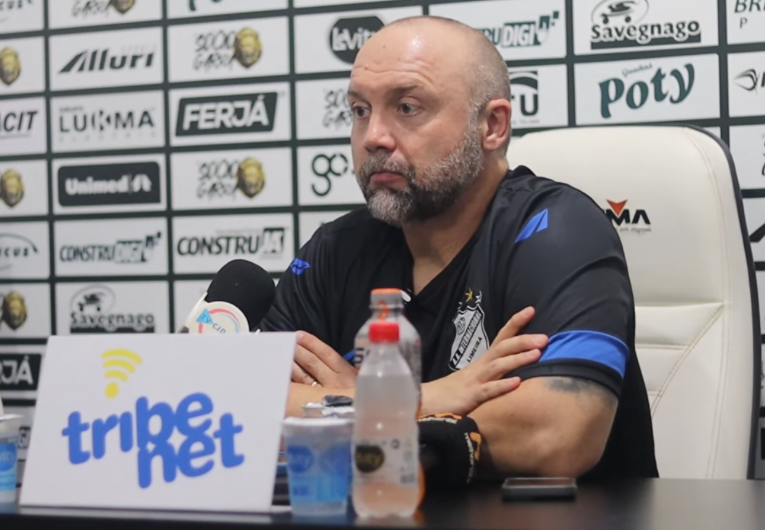imagem da materia: Fesan exalta atuação do time e fala sobre sequência de jogos