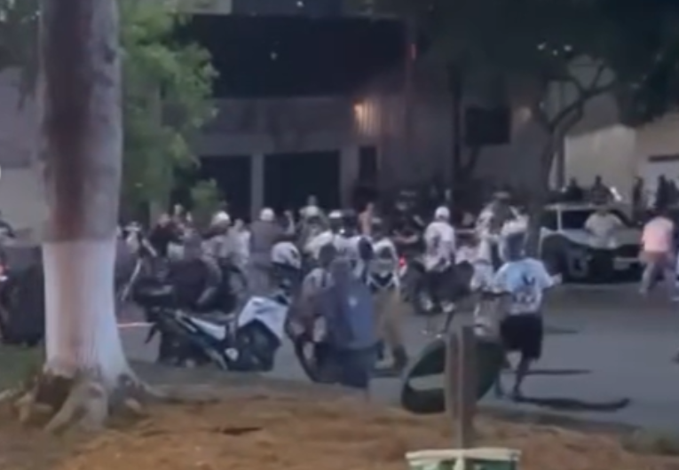 imagem da materia: Torcedores do XV atacam torcida do Rio Branco no Barão