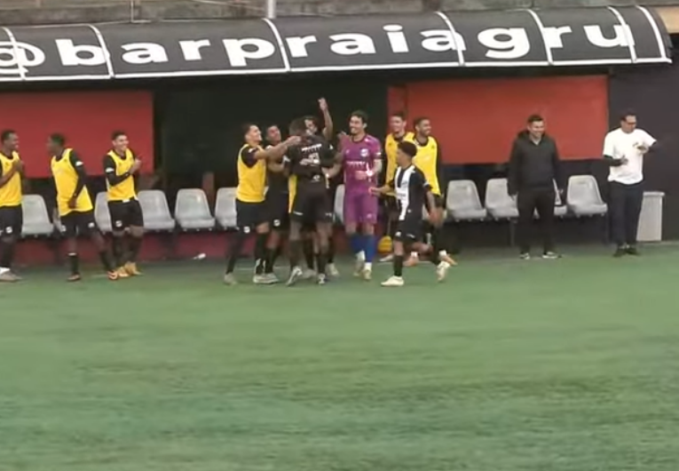 imagem da materia: Com hat-trick, Independente goleia Guarulhos na Bezinha