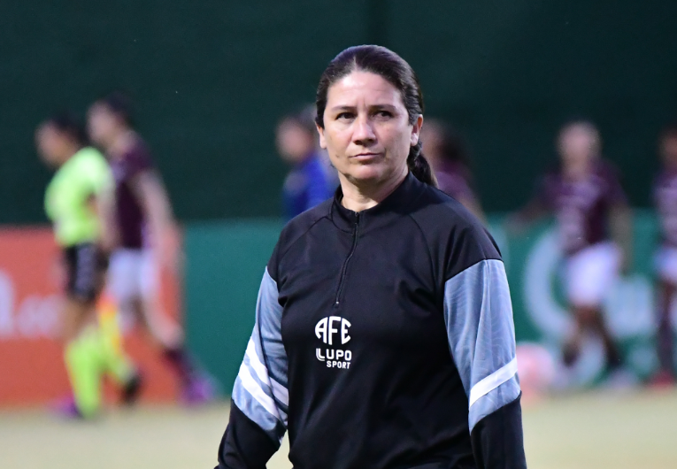 imagem da materia: Ferroviária anuncia saída da técnica Jéssica Lima