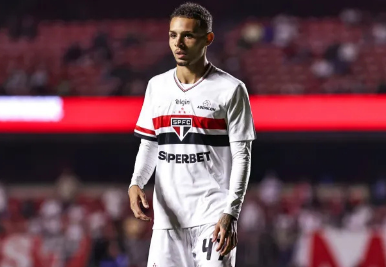 imagem da materia: Em negociação, meia não se reapresenta no São Paulo