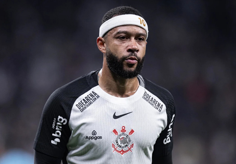 imagem da materia: Corinthians paga parte da dívida com Memphis Depay