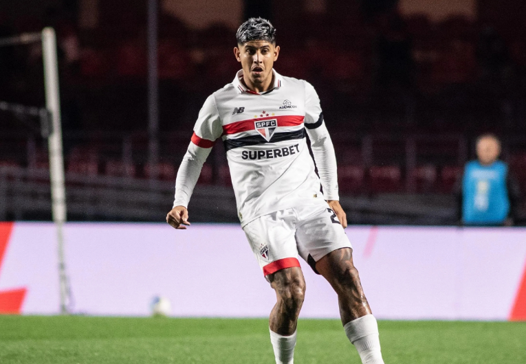 imagem da materia: São Paulo negocia renovação com o zagueiro Alan Franco