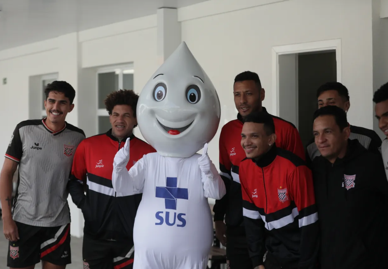 imagem da materia: Elenco do Paulista se vacina contra a gripe em Jundiaí