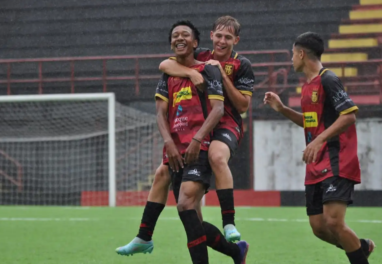 imagem da materia: Flamengo pega o ECUS no Sub-15 e Sub-17 no fim de semana