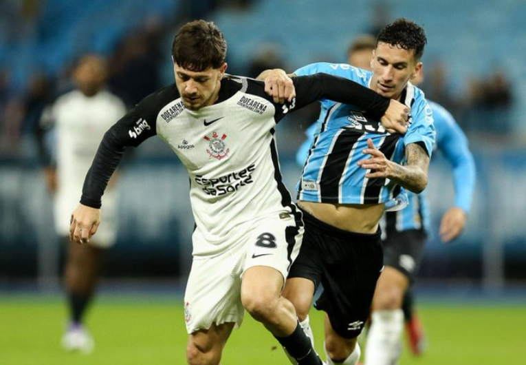 imagem da materia: Breno Bidon faz golaço e Corinthians arranca empate no Sul