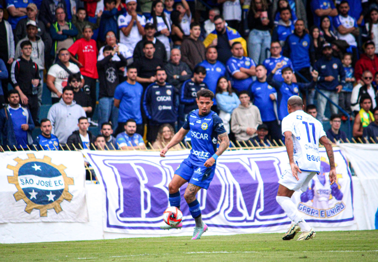 imagem da materia: São José tem revanche e vence Taubaté no Clássico do Vale