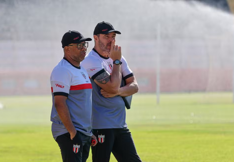 imagem da materia: Botafogo terá mudanças no ataque para enfrentar a Chape