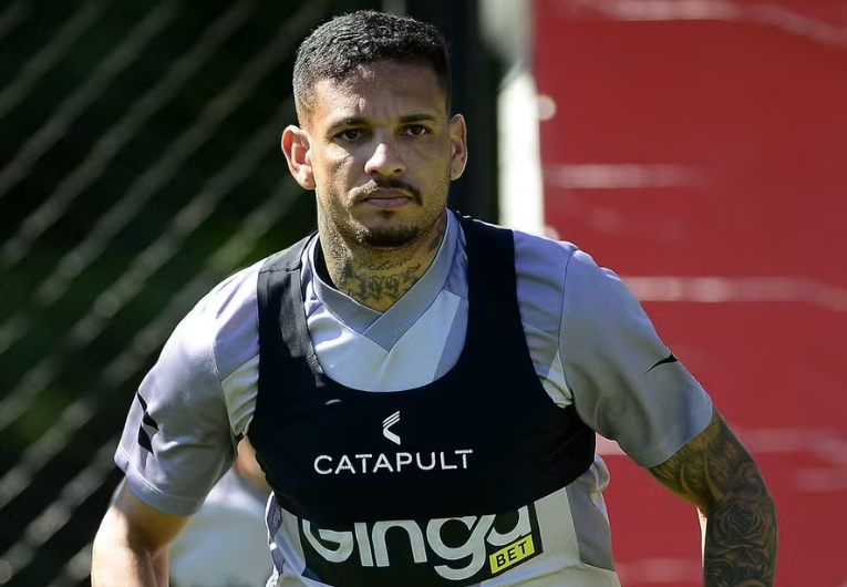 imagem da materia: Danrlei deixa a Ponte Preta e deve voltar para o exterior