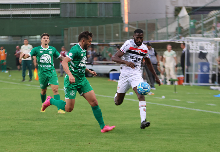 imagem da materia: Botafogo-SP x Chapecoense: Retrospecto do confronto