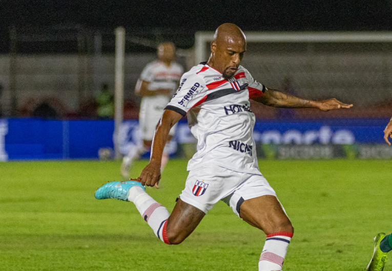 imagem da materia: Jeferson destaca evolução da equipe com chegada de Allan Aal