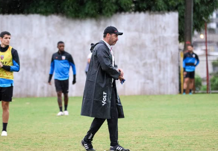 imagem da materia: Allan Aal cobra evolução do Botafogo-SP