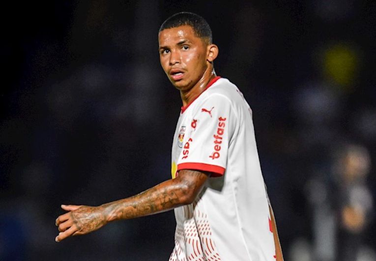 imagem da materia: Bragantino renova empréstimo do atacante Athyrson